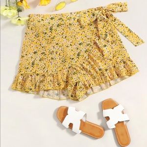 NEW✨ Floral Ditsy Skort❤️
